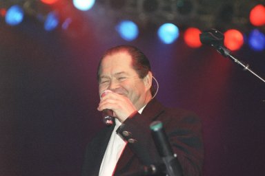 Anthony’s Pictures from Mohegan Sun Casino show 2001 – 4